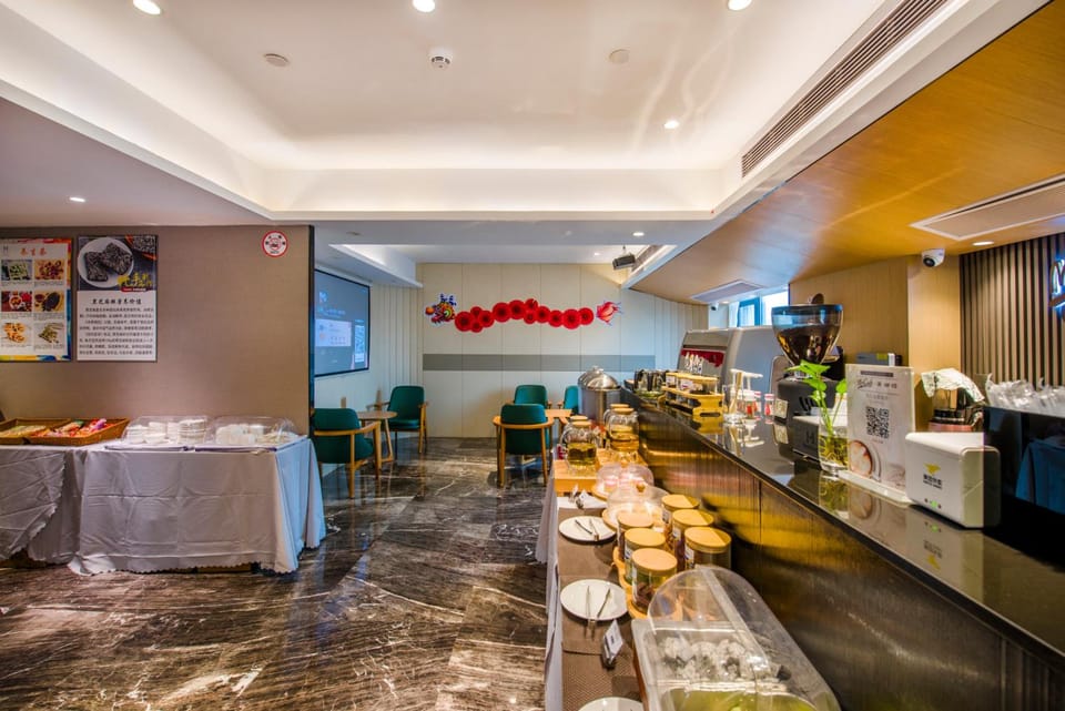 Starlit sky Hotel Shenzhen Luohu Baoneng Center Branch Hotel in Shenzhen