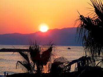 Atlantida Mare Studios & Apartments Hotel in Agia Marina