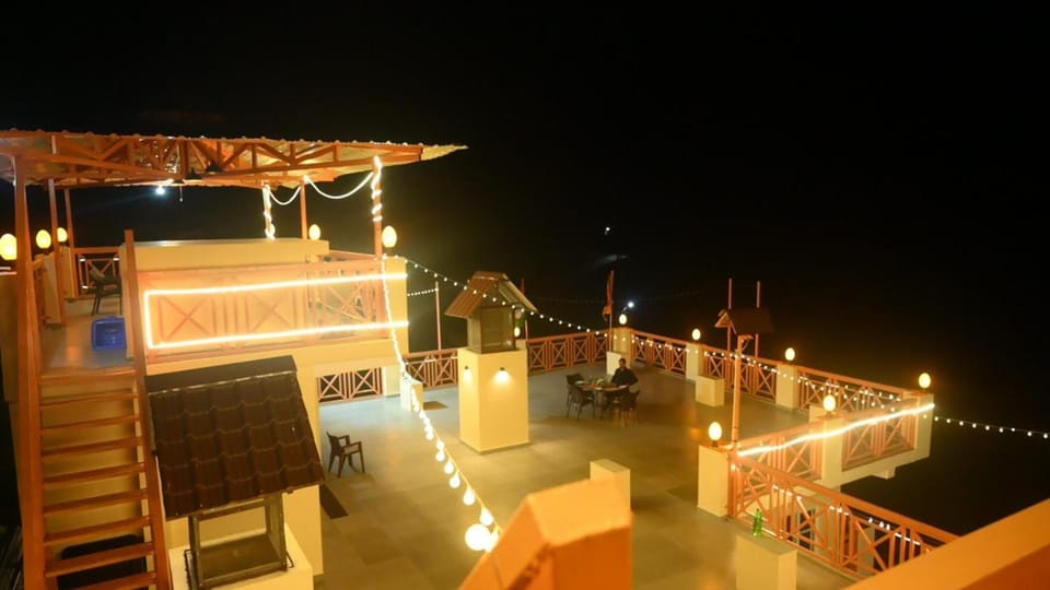 Kafal Gates Hotel in Uttarakhand