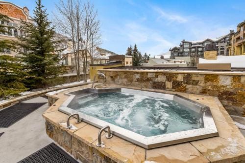 Apres-Ski Comfort - Spacious 2BR & 2BA Near Winter Fun Hotel in Vail