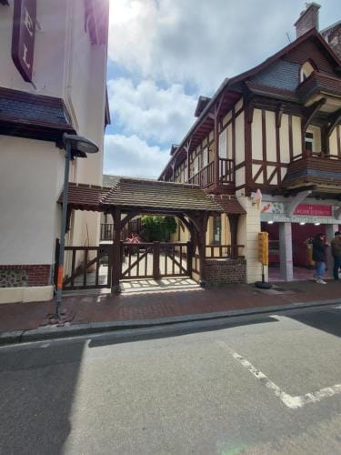 Chambres d'Hotes La petite Salamandre Hotel in Étretat