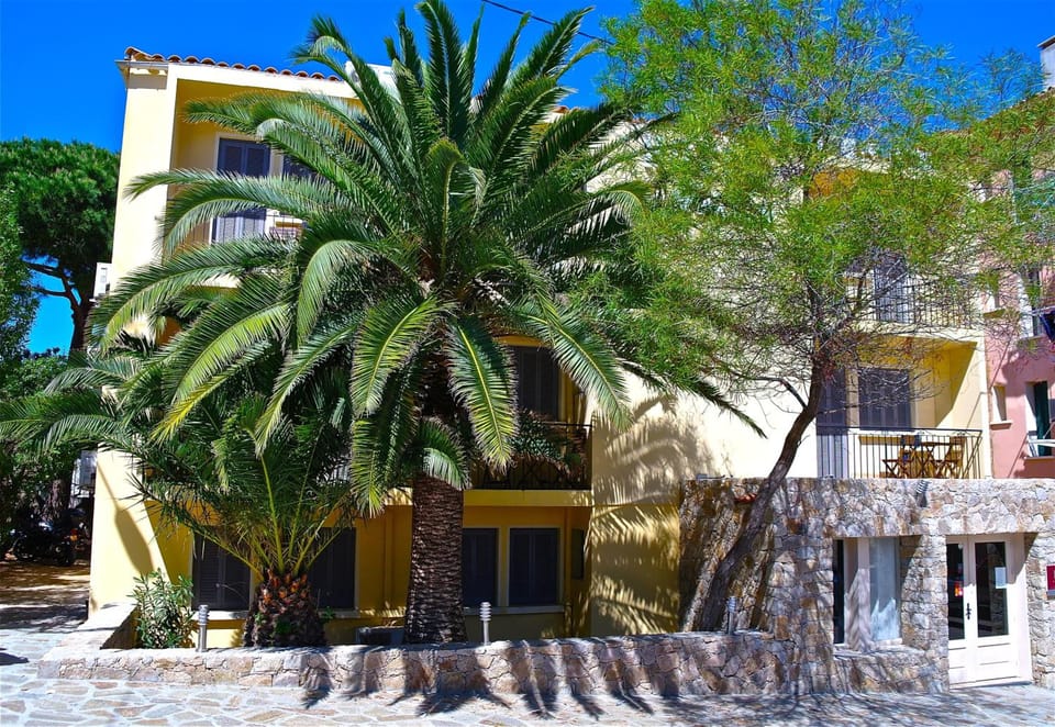 Hotel le Grillon Hotel in L'Île-Rousse