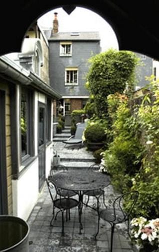 Au Grey d'Honfleur Hotel in Honfleur