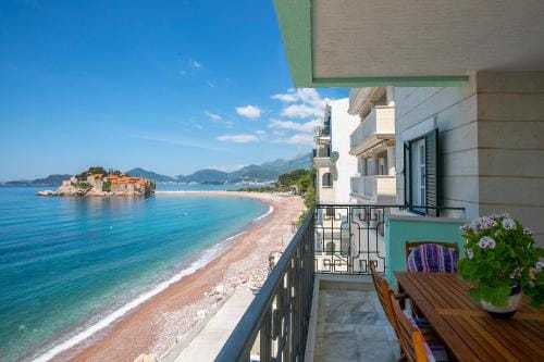 Montesan Luxury Apartment Beach Front Hotel in Sveti Stefan