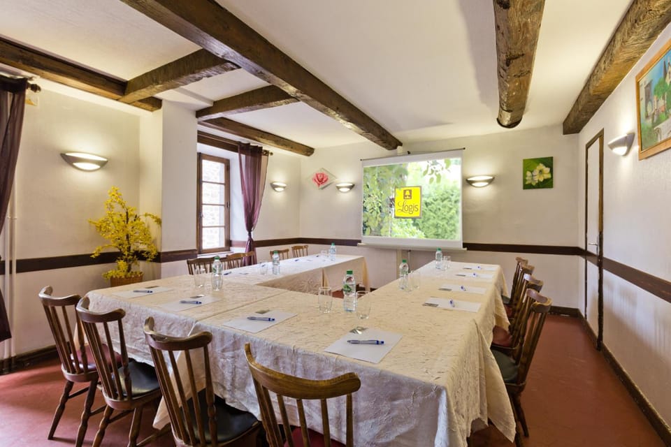 Logis Hotel De La Poste Hotel in Auvergne-Rhône-Alpes