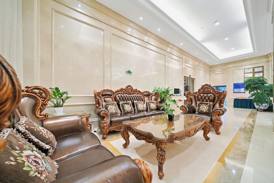 Vienna International Hotel South Gate of Shenzhen International Convention and Exhibition Center Hotel in Shenzhen