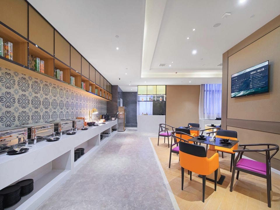 Vienna International Hotel Jiangsu Yangzhou South Yangzijiang Road Gaomin Hotel in Jiangsu