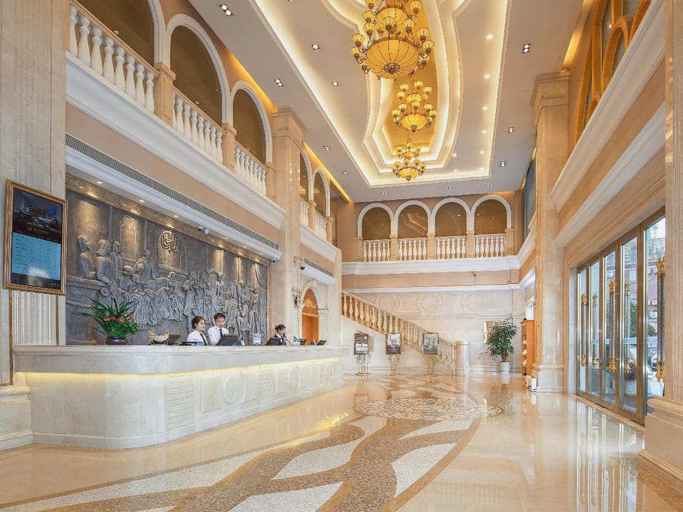 Vienna International Hotel Shenzhen North Railway Station Wanzhongcheng Hotel in Shenzhen