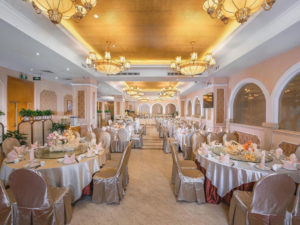Vienna International Hotel Shenzhen North Railway Station Wanzhongcheng Hotel in Shenzhen