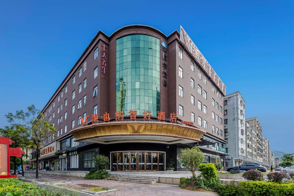 Vienna Classic Hotel Shenzhen Pingshan Bihu Hotel in Shenzhen