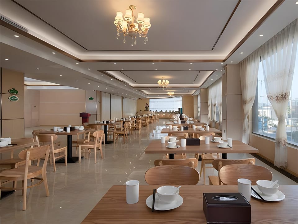 Vienna Classic Hotel Shenzhen Pingshan Bihu Hotel in Shenzhen