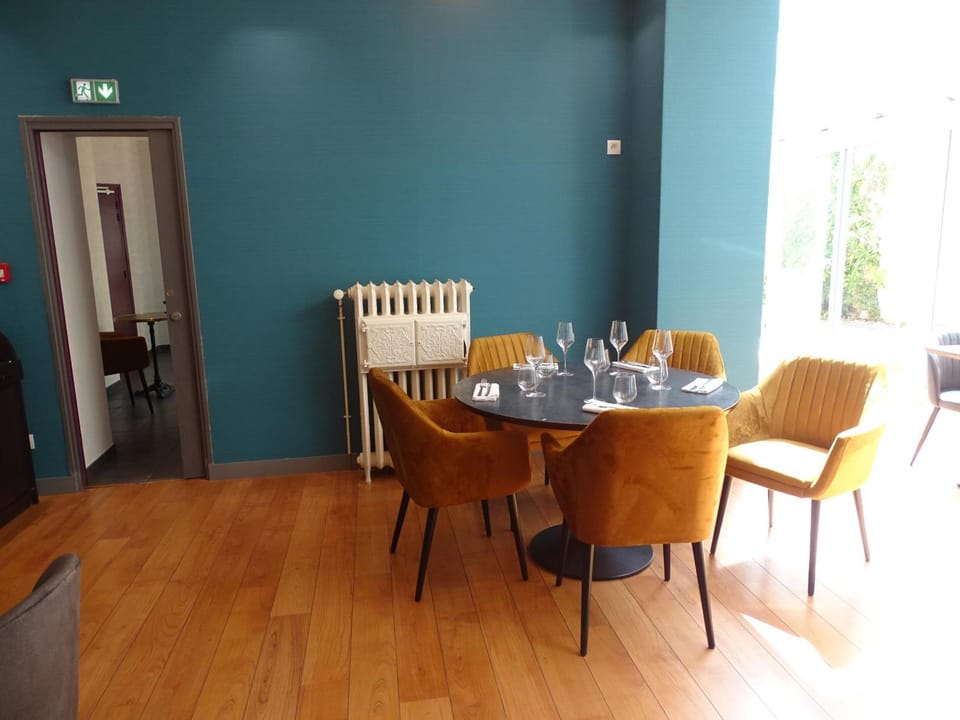 LA CROIX D'OR LOGIS Hotels Hotel in Finistere