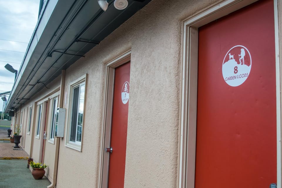 ColoRADo Adventure Hostel Hotel in Colorado Springs
