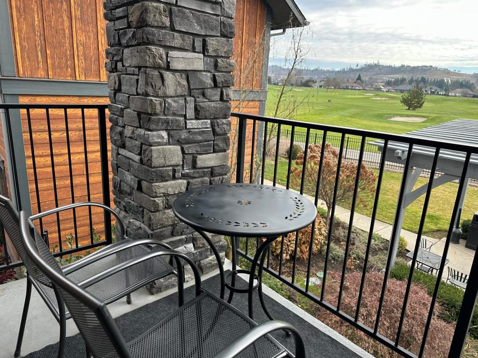 Resort at Eagle Point Golf Club Lodging Hotel in Eagle Point