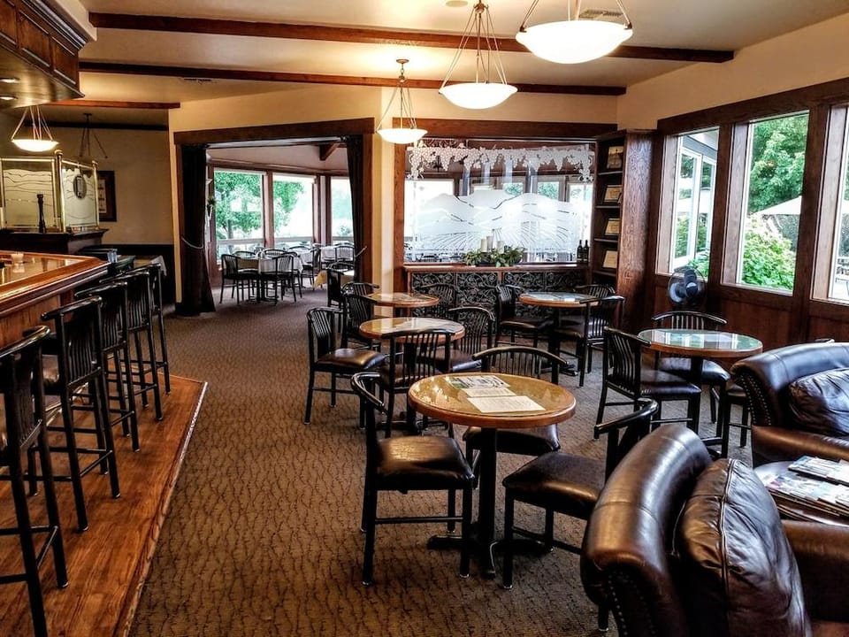 Resort at Eagle Point Golf Club Lodging Hotel in Eagle Point