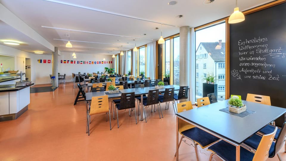Jugendherberge Stuttgart Neckarpark Hostel in Stuttgart