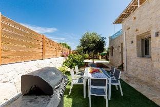 Villa Vera - With Private Pool & Jacuzzi Hotel in Crete