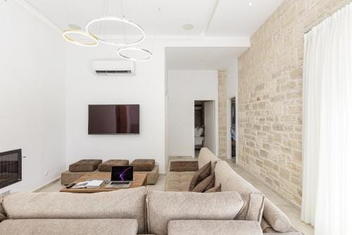 Mandana Villa - With Private Pool & Jacuzzi Hotel in Crete