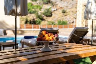 Villa Orestis · Faraggi Villas Hotel in Crete
