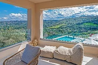 Luxury Villa Oasis, 11 bedrooms with Heated Pool Hotel in Crete