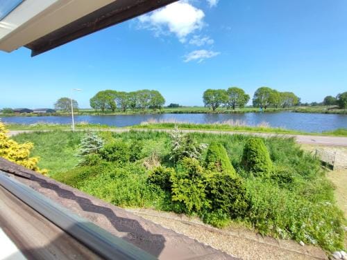 Guesthouse at the Amstel river with 2BR 2BA and garden Hotel in Amstelveen