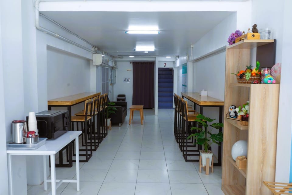 Shared lounge/TV area
