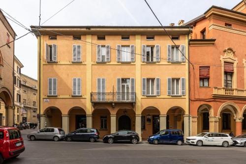 Wooden design apartment by Wonderful Italy Hotel in Bologna