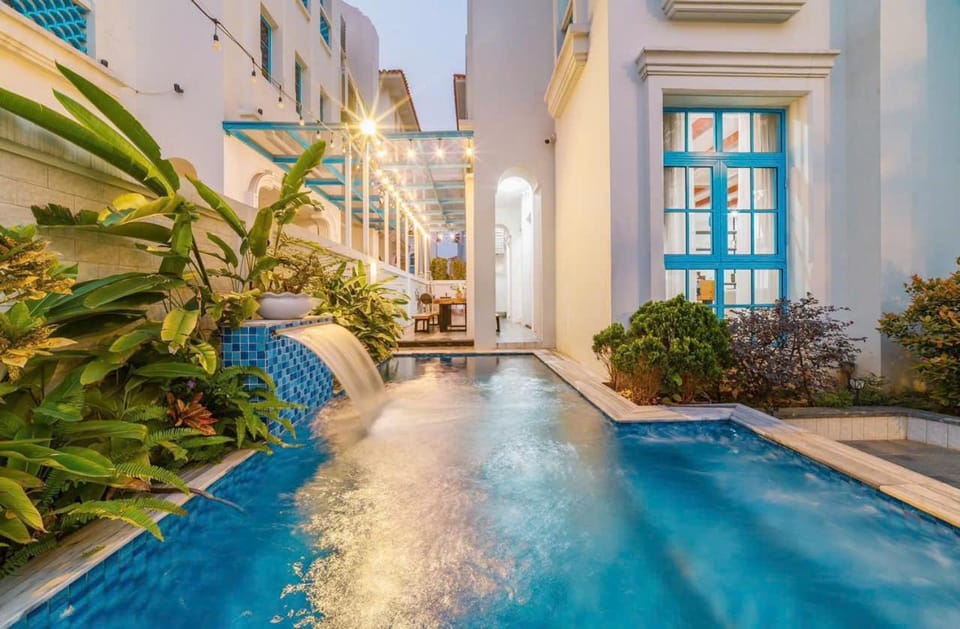Swimming pool