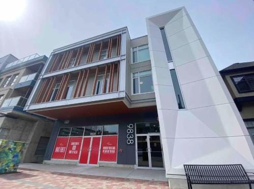 Brand New 3-Bedroom Condo in the Heart of Sidney Hotel in Sidney