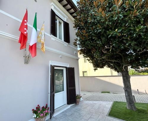 FOUR LIONS VILLA GUESTHOUSE Hotel in Pisa