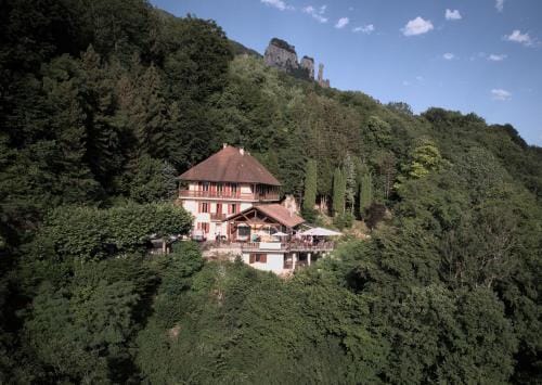 Auberge du pont de l'Abime Inn in Haute-Savoie