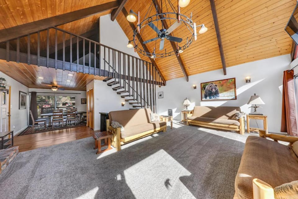 Silver Pines Lodge Inn in Idyllwild-Pine Cove