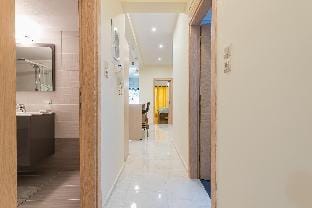Elegant Home in Quiet Street by Cloudkeys Hotel in Athens