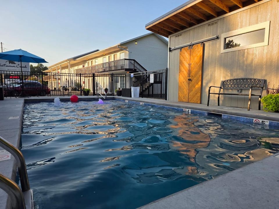 Autumn Creek Branson Motel in Sunset Cove Township