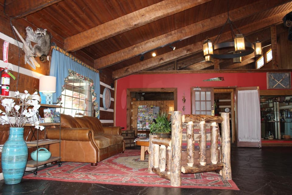 Great Smokies Inn - Cherokee Hotel in Cherokee