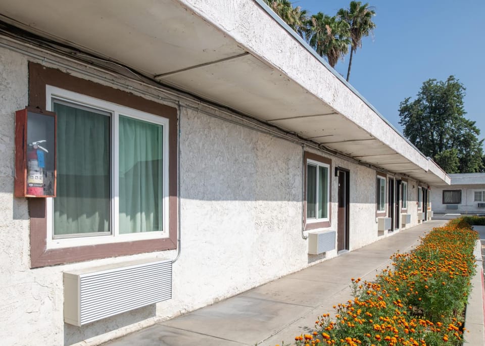 Starlite Motel Motel in Rialto