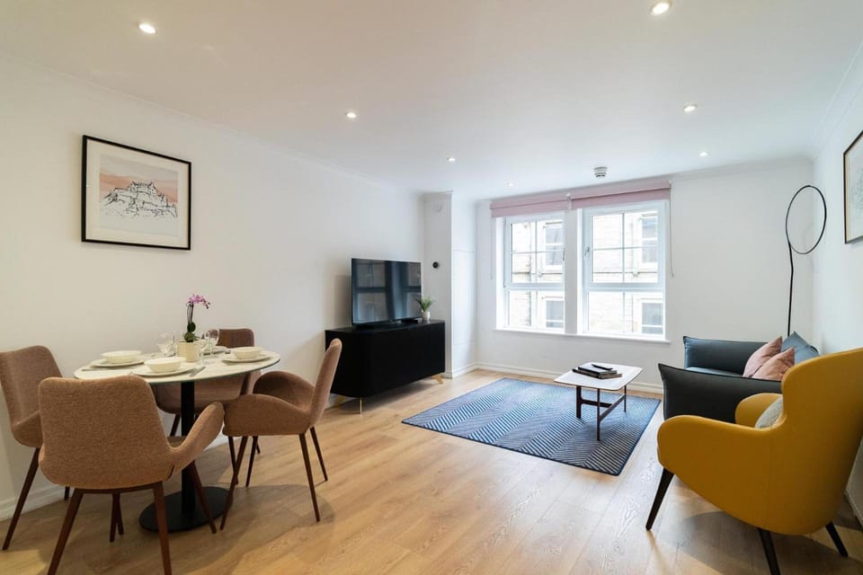 PREMIER SUITES Edinburgh Fountain Court Hotel in Edinburgh