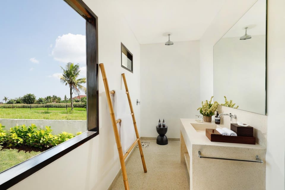 Black Beach Villa - Absolute Beachfront Escape Hotel in Kerambitan