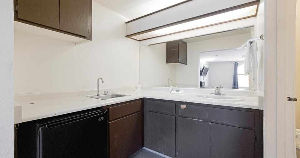 Budget Inn & Suites Hotel in Stockton