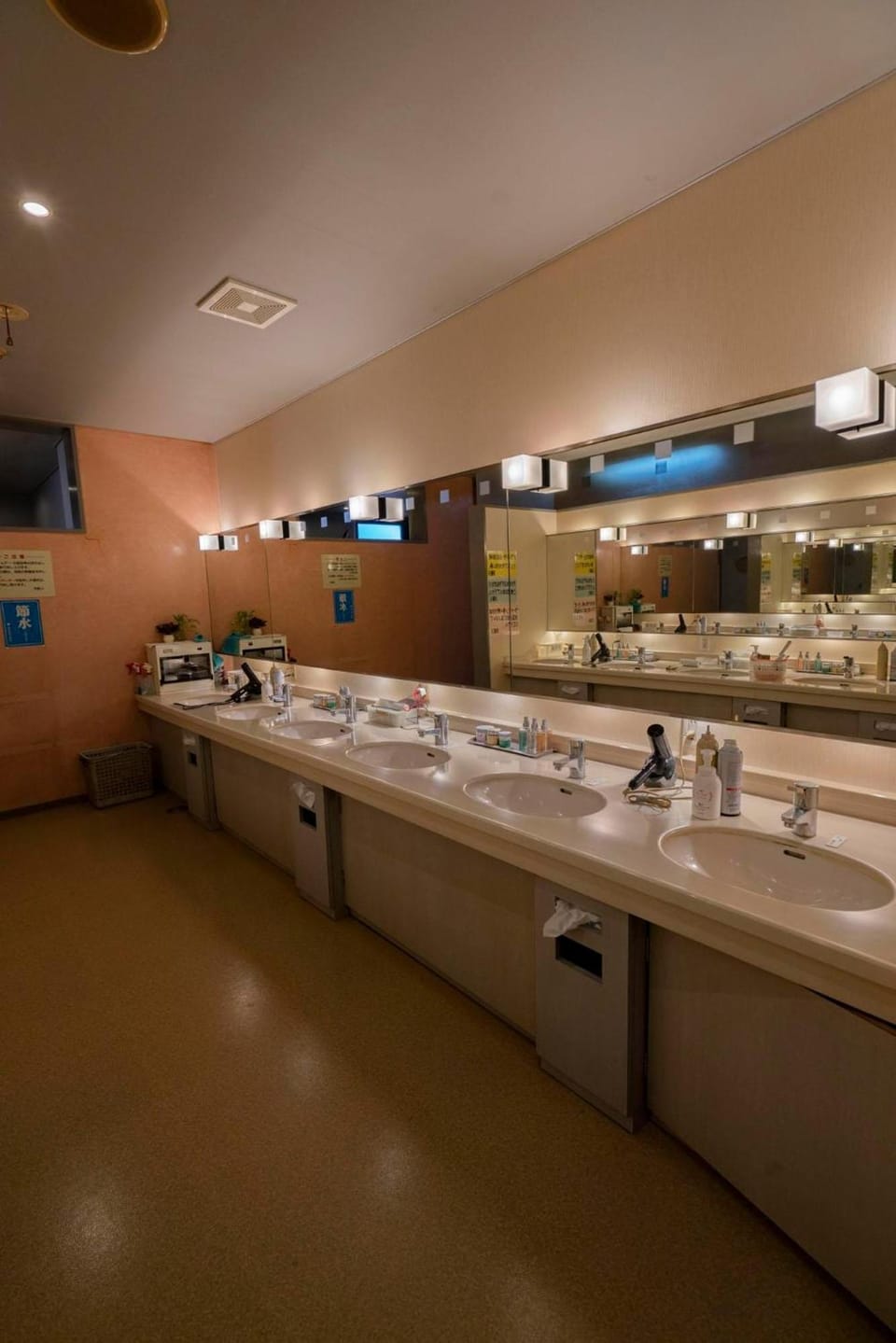 Capsule Inn Otsuka – Men Only Capsule hotel in Tokyo Prefecture