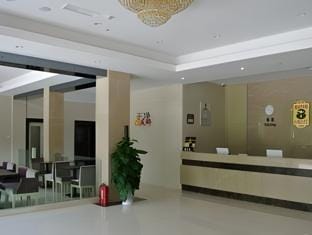 Super 8 Hotel Ningbo Beilun Yingxiu City Hengshan Roa Hotel in Zhejiang