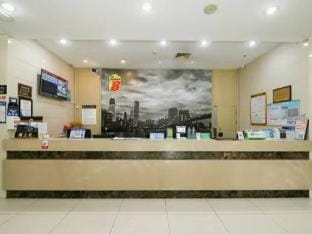 Super 8 Hotel Ningbo Beilun Yingxiu City Hengshan Roa Hotel in Zhejiang