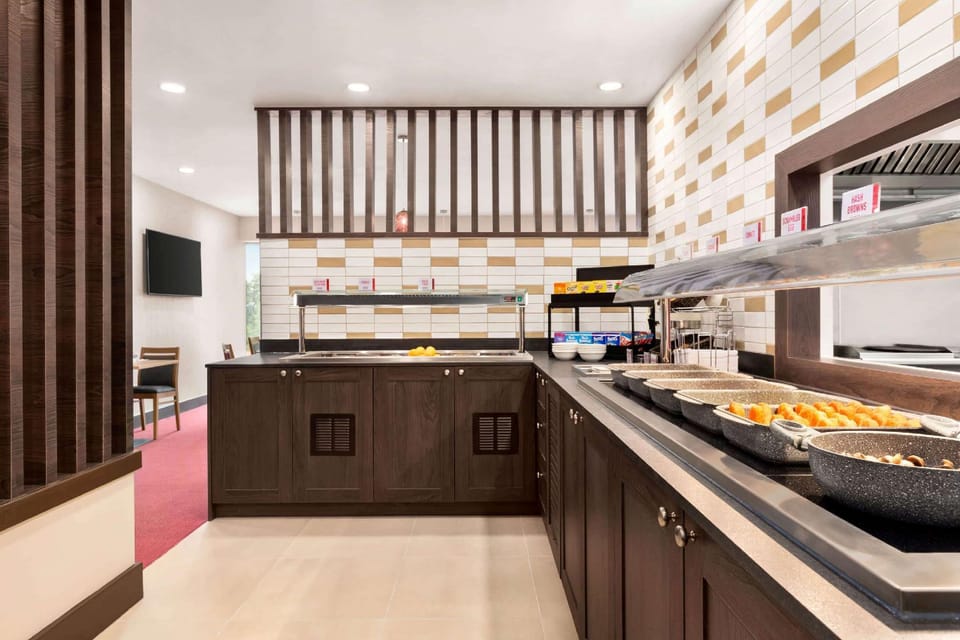 Ramada by Wyndham Cobham Hotel in England