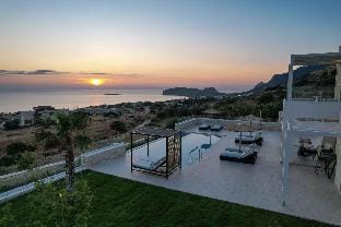 Actea Seaview Villa II Free* heated pool, 800m sea Hotel in Crete