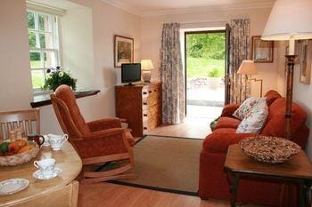 Finnich Cottages Hotel in Scotland