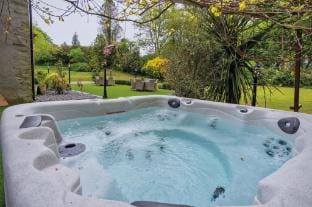 Hill House Country Estate - Princes Gate, Narberth Hotel in Amroth