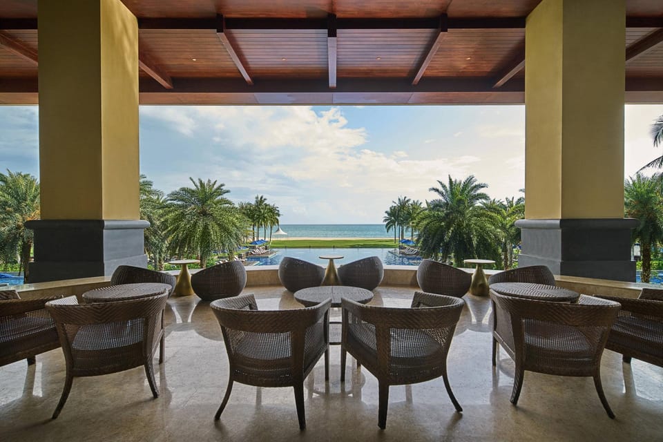 Sheraton Shenzhou Peninsula Resort Hotel in Hainan