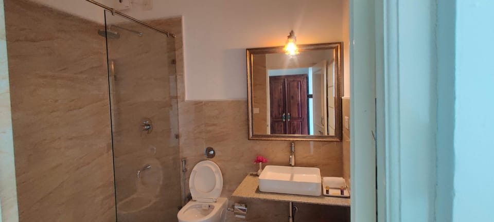 Pichola lake retreat Hotel in Udaipur