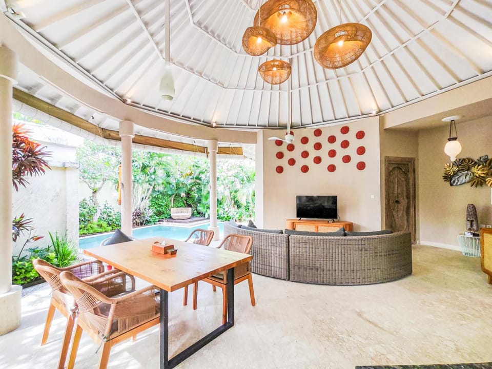 Shared lounge/TV area