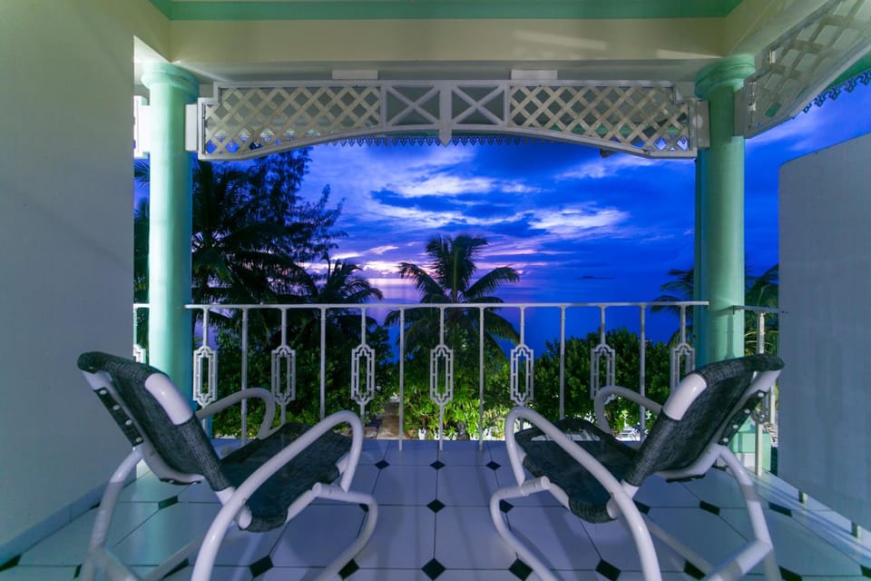 Palm Beach Hotel Resort in Africa